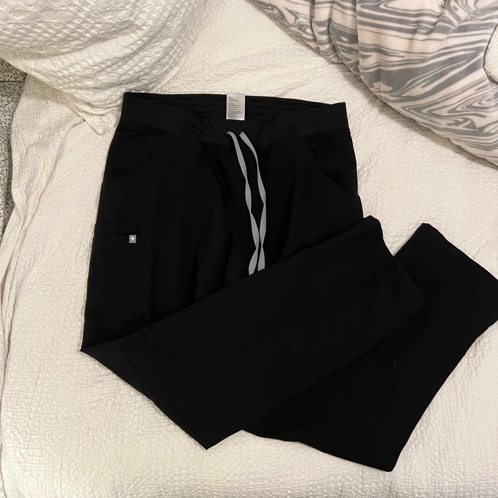 Women’s figs black Kade scrub pants tall